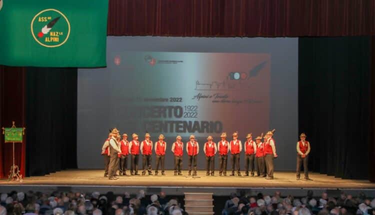 Trieste, un omaggio alla solidale Associazione Nazionale Alpini che mantiene vive le tradizioni degli Alpini.