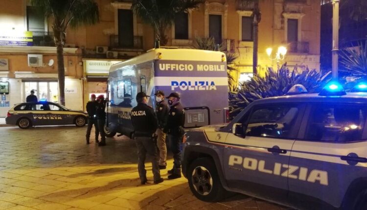 Brindisi, litigano in un parcheggio usando armi improprie: la polizia interviene e li denuncia