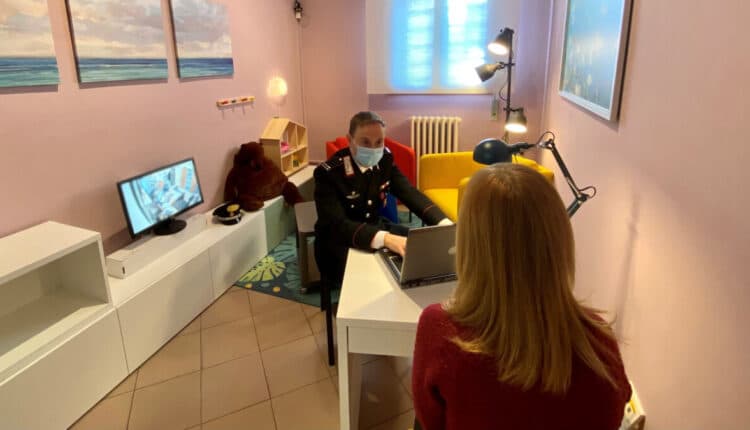 Bologna, insulta la moglie, la prende a pugni e le spacca il setto nasale con una testata