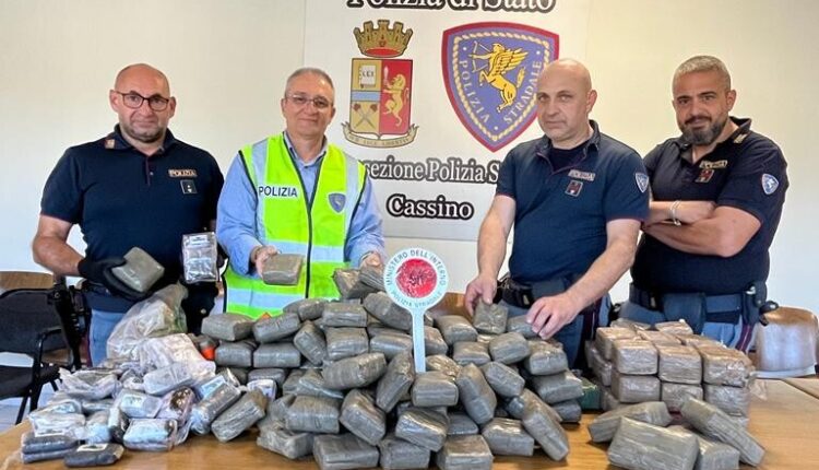 Cassino (FR), in auto con 84 chilogrammi di droga: la Polizia di Stato arresta un uomo