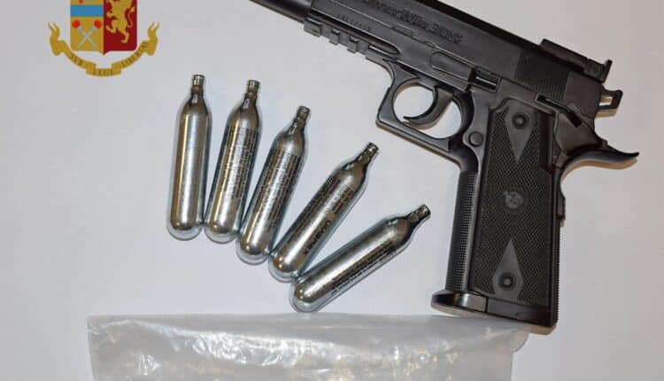 Poistola priva di tappo rosso