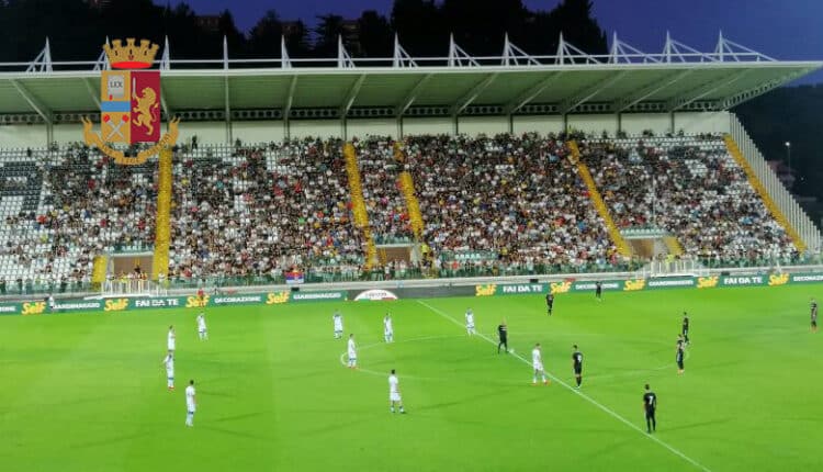 Ascoli Piceno, DASPO per un tifoso della Ternana che danneggiava parte di una tribuna