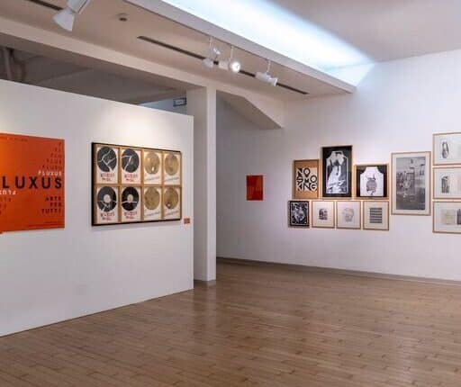 Milano, museo del Novecento: da domani la mostra “Fluxus, arte per tutti”