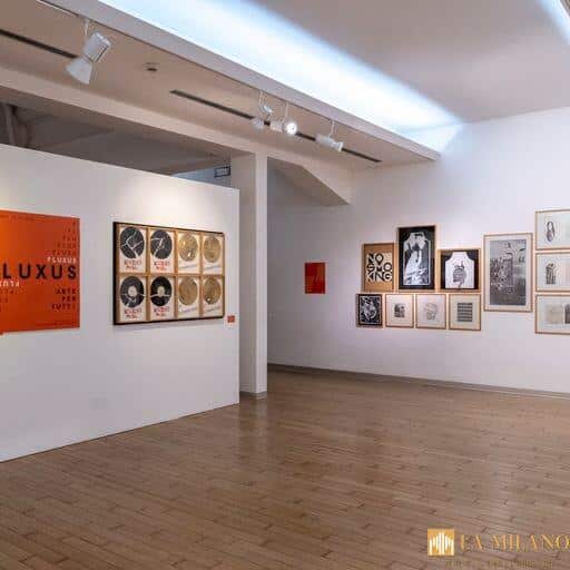 Milano, museo del Novecento: da domani la mostra “Fluxus, arte per tutti”