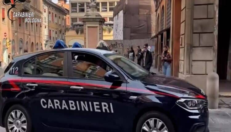 Bologna, i Carabinieri smascherano un finto medico e lo denunciano per spaccio di stupefacenti