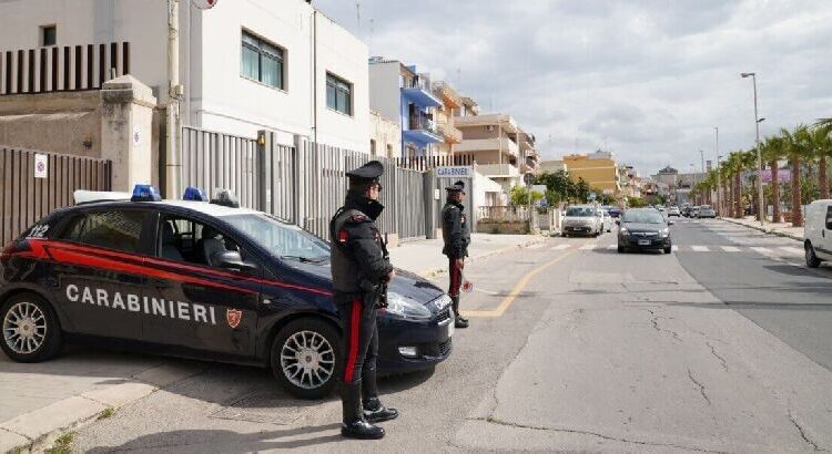 Modica (RG), i Carabinieri trasferiscono in carcere un giovane che manometteva il braccialetto elettronico