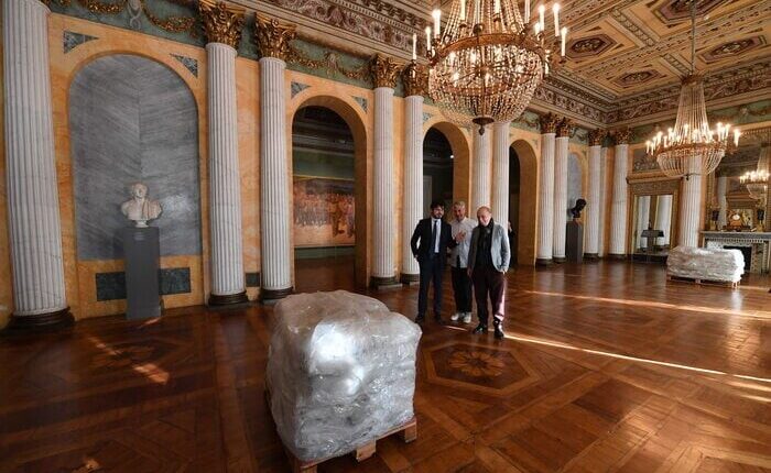 Milano, alla Gam “Lullaby” di Maurizio Cattelan