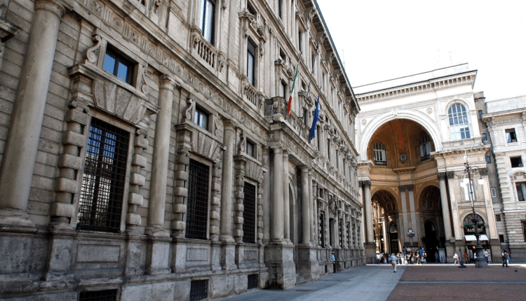 Milano, il Comune favorisce più negozi di vicinato nei quartieri.