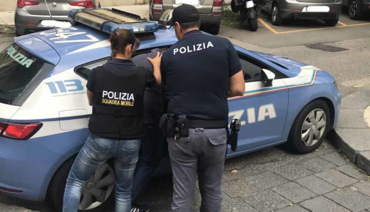 Trento, la Polizia di Stato arresta lo spacciatore in monopattino