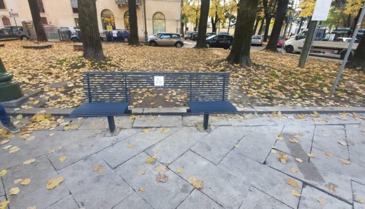 Verona, inaugurata la prima panchina inclusiva