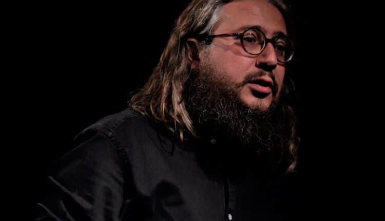 Roberto Mercadini, lo scrittore e performer in tour con lo spettacolo “Orlando Furioso”