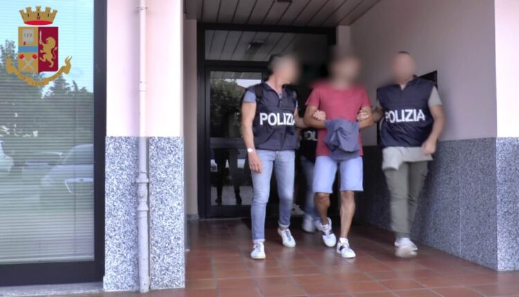 Milano, rapine e furti in farmacia e supermercato: la Polizia di Stato esegue ordinanza di custodia cautelare nei confronti di un pluripregiudicato italiano