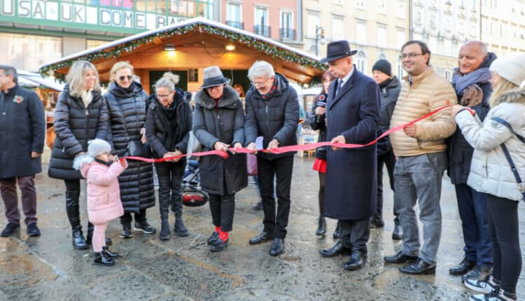 Trieste, inaugurato il Mercatino di Natale 2022
