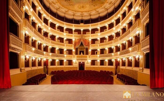 Bari, apre l'iniziativa per l'acquisto dei biglietti al Teatro Piccinni