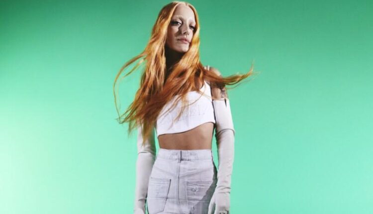 Levante, Vivo anticipa l'album Opera Futura