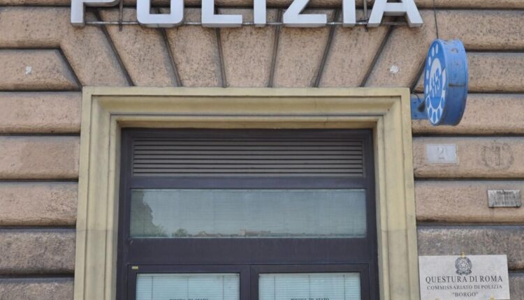 Roma, due poliziotti salvano una ragazza su Ponte Vittorio Emanuele