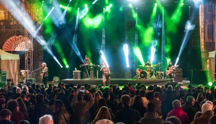 Catania, Analfino e L'Elfo mattatori ieri sera in piazza Duomo per la prima di "Curtigghiu"