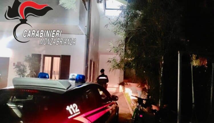 Carate Brianza, 36enne sotto effetto della cocaina getta cane dal tetto