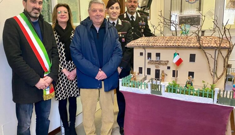 Gorizia, un presepe artistico in dono alla Caserma dei Carabinieri di Capriva del Friuli.