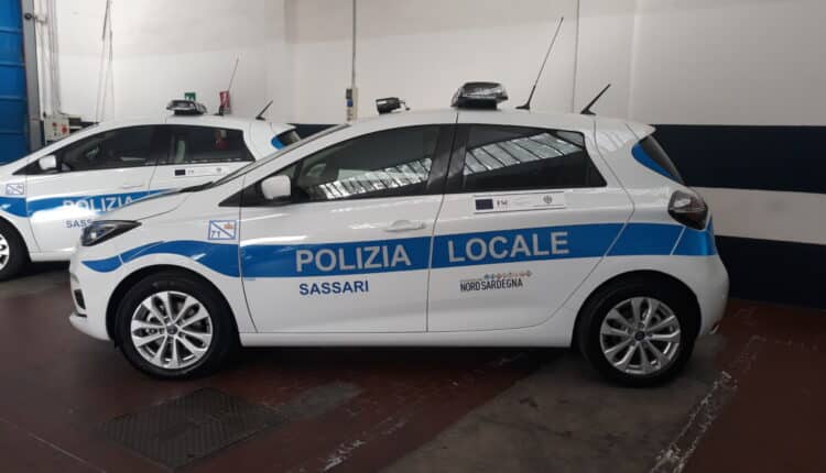 Sassari, rubano champagne in un supermercato e vengono arrestati dalla Polizia Locale