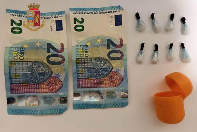 Lecce, la Polizia di Stato arresta un uomo per detenzione ai fini di spaccio di otto dosi di cocaina