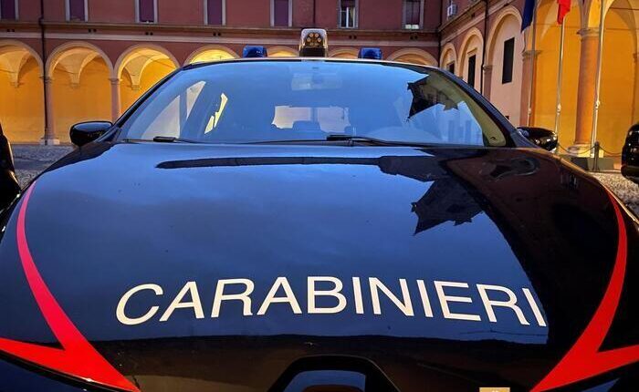 Bologna, carabinieri visitano due bar: un arresto e una denuncia
