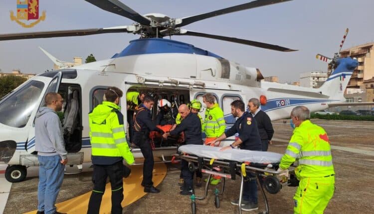 Palermo, soccorso in elicottero un 58enne ferito a una gamba