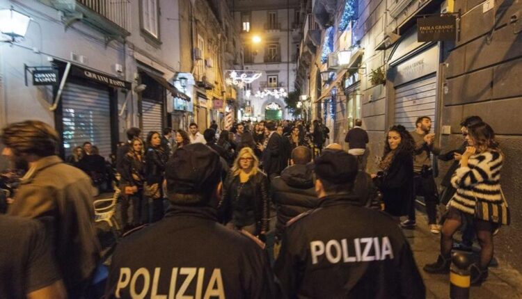 Napoli, Centro storico: sorpreso con la droga un ragazzo di 18 anni. Arrestato