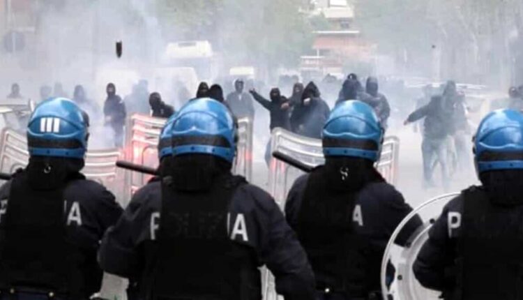 Lecce, scontri al termine della partita di calcio A.S.D. Nardò-A.S.D. Nocerina 1910