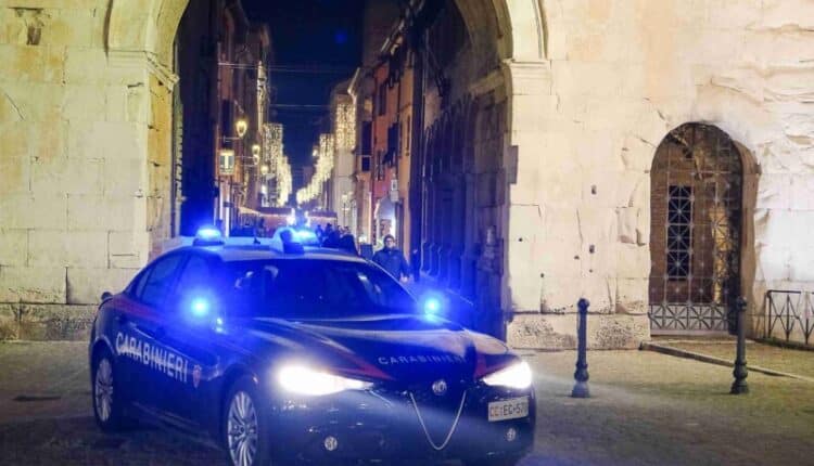 Mondolfo (PU), strappano la catenina dal collo di un 18enne in discoteca: denunciati dai Carabinieri 3 giovani
