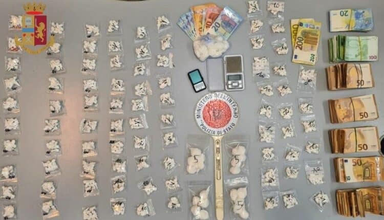 20230111 foto droga 900 dosi cocaina