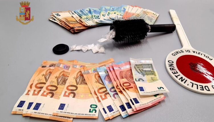 Milano, furti in negozio e droga nella valigia e nella spazzola: tre arresti della Polizia di Stato