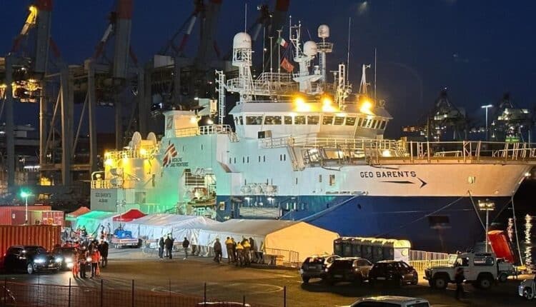 Liguria, sbarco di migranti dalle nave Geo Barents a La Spezia