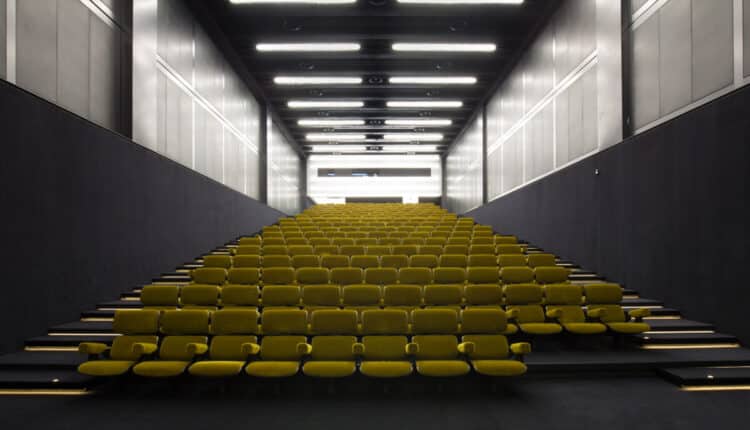 Fondazione Prada, si rafforza la produzione cinematografica per dare maggiore spazio alle arti visive.