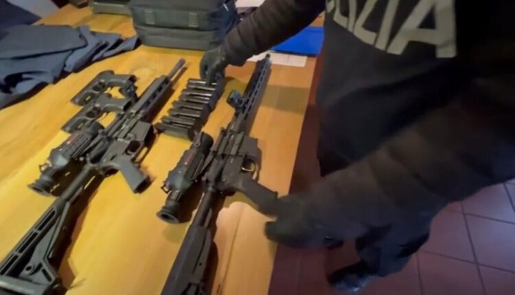 Genova, identificati e denunciati dalla Polizia di Stato due promotori del gruppo no-vax “guerrieri ViVi”, in fase di oscuramento i loro canali di comunicazione in rete