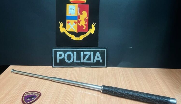 Pisa, denunciato un ragazzo di 17 anni che occultava uno sfollagente nelle mutande