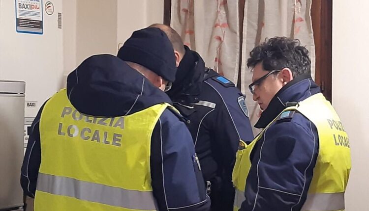 Modena, Polizia locale aiuta un’anziana per una caldaia andata in “blocco”.