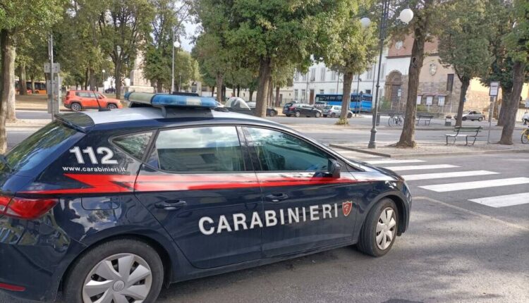Lucca, arrestato un ventiduenne per due tentate rapine.