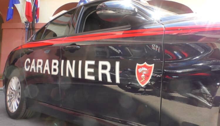 Tortona (AL), pattuglia dei Carabinieri soccorre un automobilista colto da malore