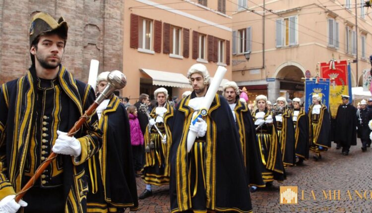 Modena, per San Geminiano torna il corteo con olio e ceri.