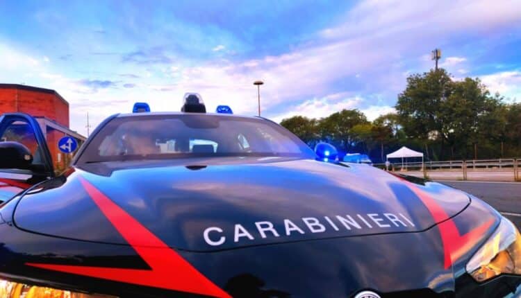 Trieste, entra in cartolibreria per chiedere l’elemosina e svuota la cassa