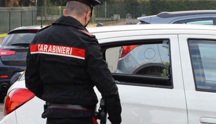 Marsala (TP), arrestato l'uomo che danneggiava i finestrini delle auto in sosta