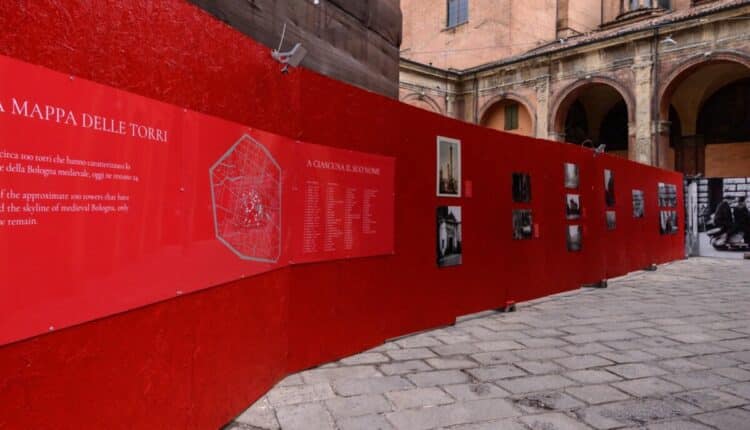 pannelli-espositivi-garisenda-foto-giorgio-bianchi-per-comune-1