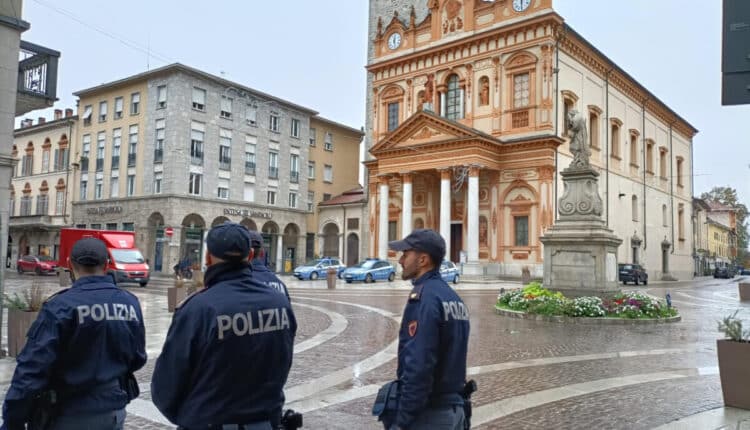 Novara, la Polizia di Stato un minorenne per spaccio di stupefacenti