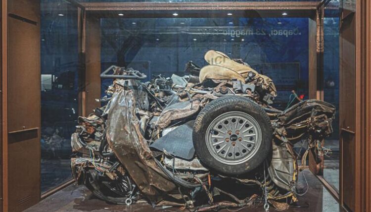 Crotone, in mostra la teca con i resti dell’auto del giudice Giovanni Falcone.