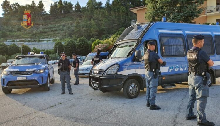 San Benedetto del Tronto (AP), scontri dopo l'incontro di calcio Sambenedettese-Termoli del 20 novembre 2022