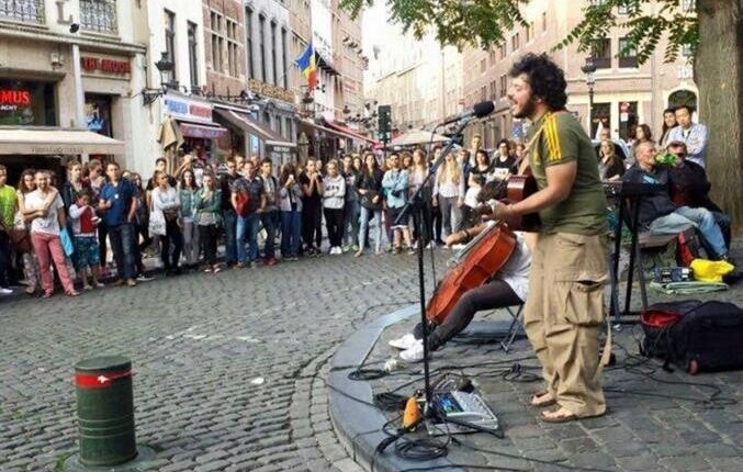 Verona; la città apre le porte agli artisti di strada, per esibirsi in modo gratuito e con semplici modalità