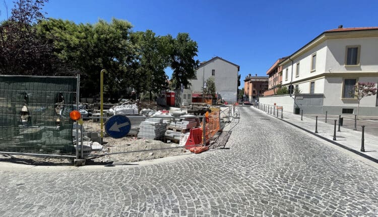 Milano, grande festa per l’inaugurazione di Piazza Belloveso: moltiplicato lo spazio pedonale.
