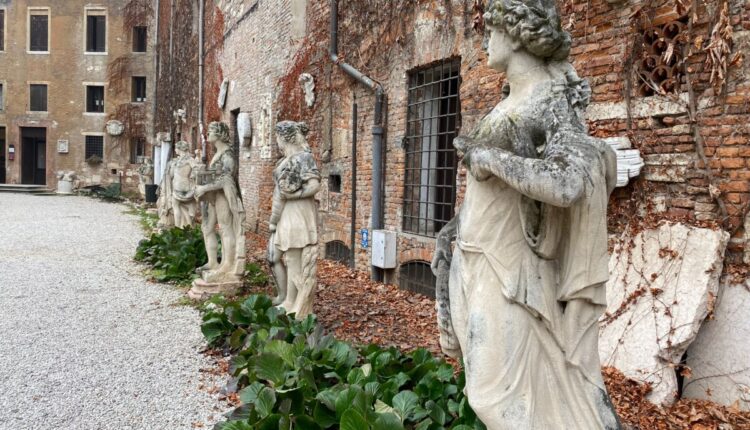 Vicenza, allestito nel giardino del Teatro Olimpico il cantiere-scuola di Engim Veneto