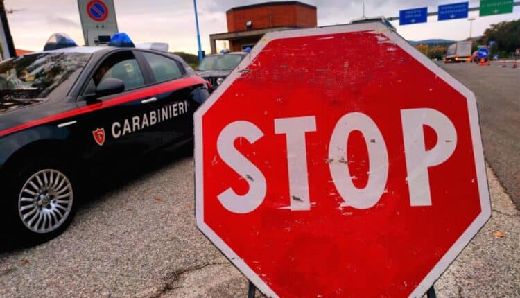 Trieste, fuga fallita per il soggetto che si spacciava per un minorenne in realtà più che adulto: confidava nel suo viso d’angelo.